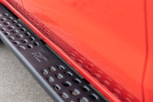 Rough Country RPT2 Side Steps | CHEVY/GMC 1500/2500HD (19 - 23 - Offroad Industries