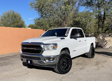 What’s The Difference Between Rough Country Lift Kits and Levelling Kits? - Offroad Industries