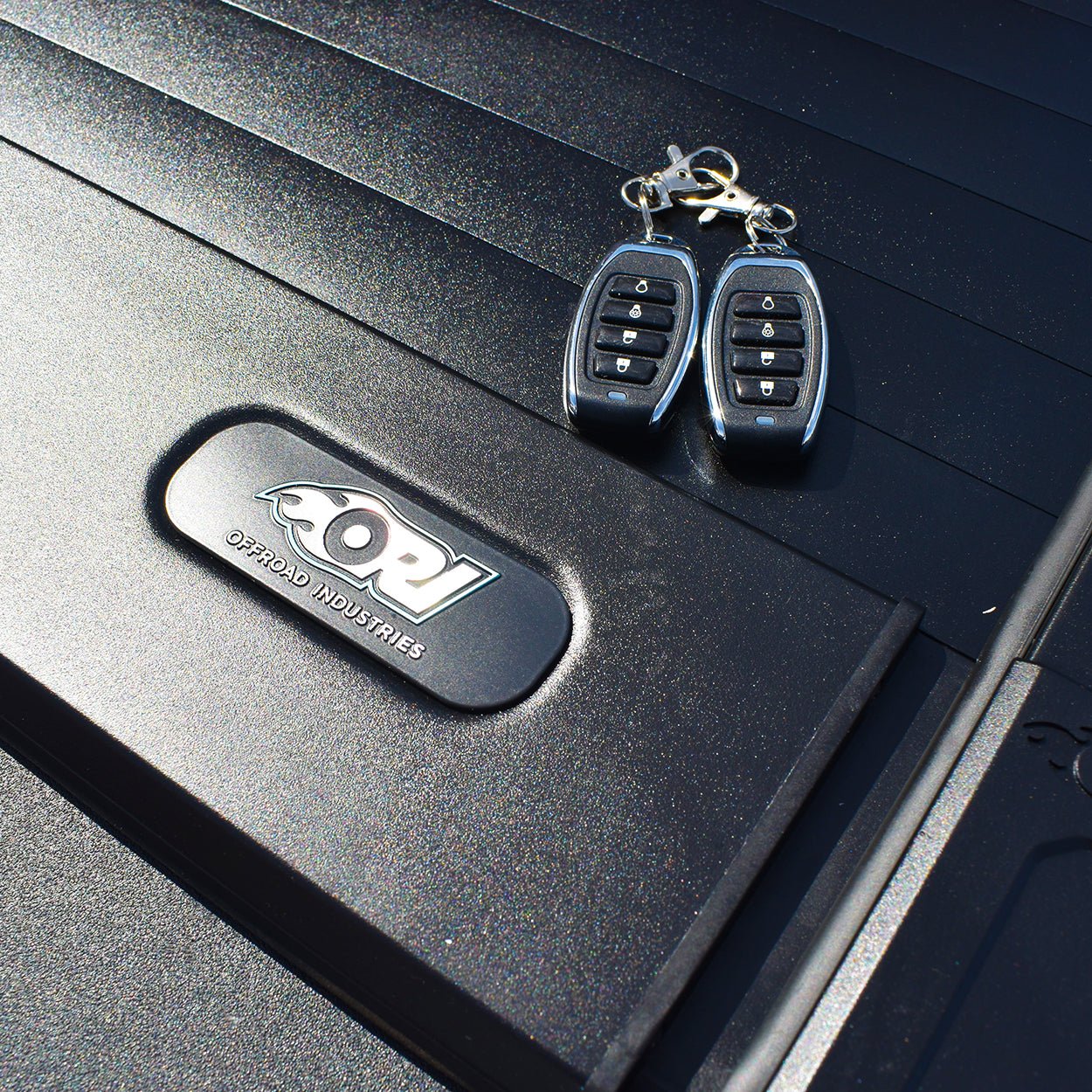 ORI RAM 2500 ROLLER SHUTTER with RAMBOX & Without 6.5' BED - Offroad Industries