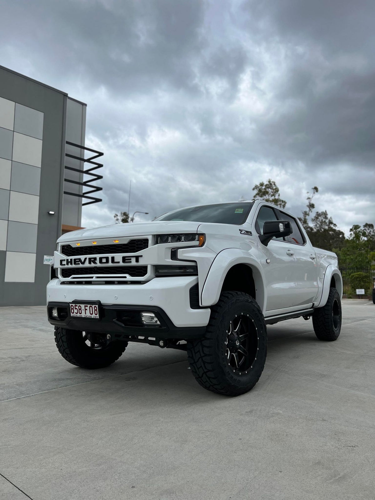 ORI Electric Steps Chevy Silverado 1500 LTZ & Trailboss 2019 - 2022 - Offroad Industries