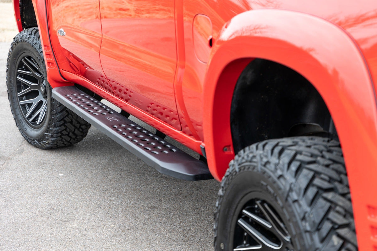 Rough Country RPT2 Side Steps | CHEVY/GMC 1500/2500HD (19 - 23 - Offroad Industries